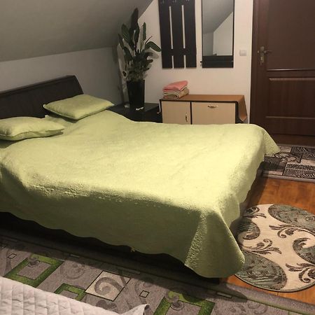 Біля Комори Pilipets Luaran gambar