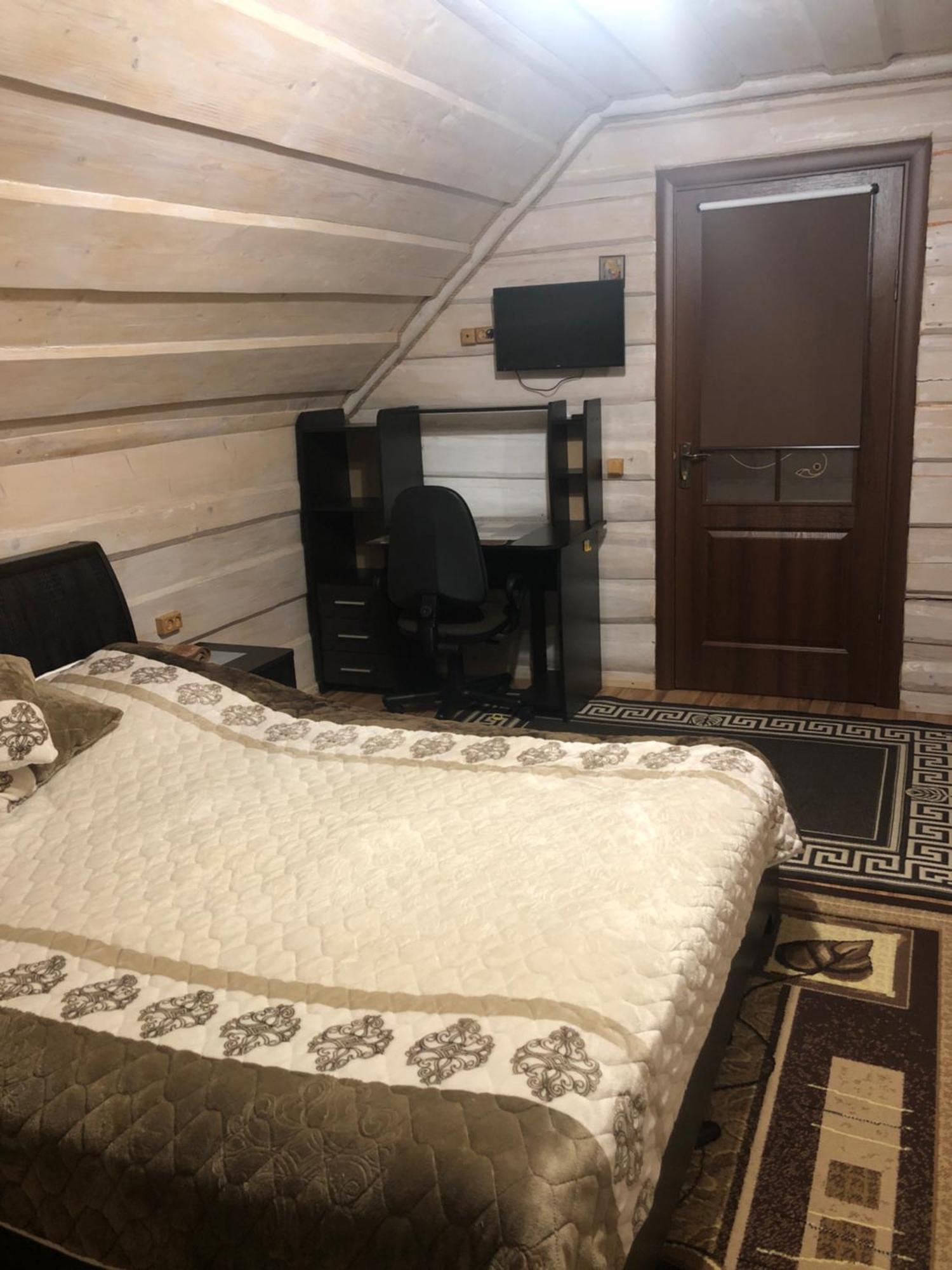 Біля Комори Pilipets Luaran gambar
